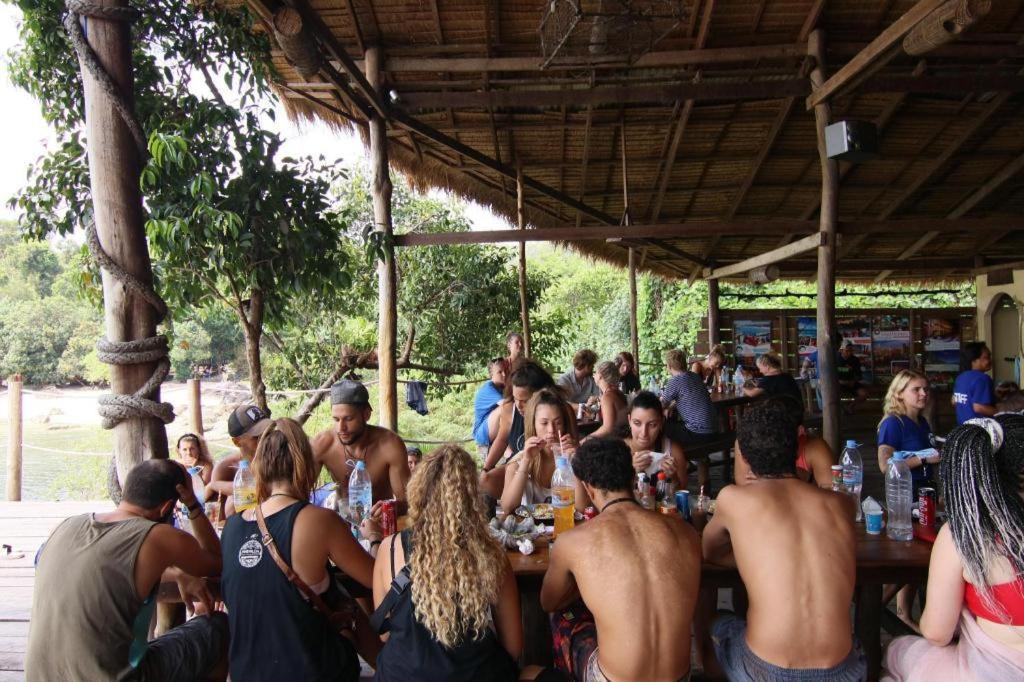 Mad Monkey Koh Rong Samloem Koh Rong Sanloem Exterior foto